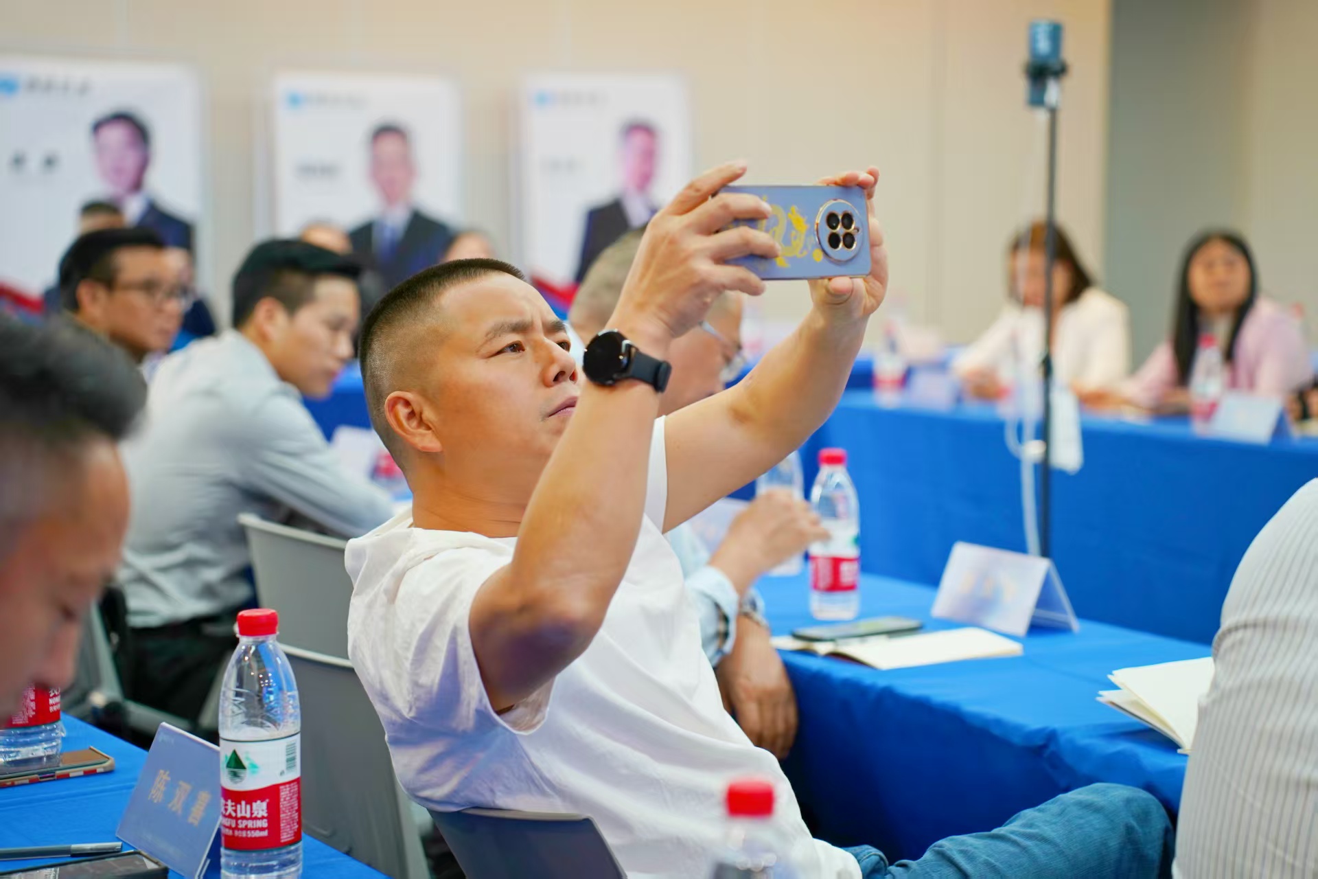 糾結(jié).jpg 糾結(jié).jpg